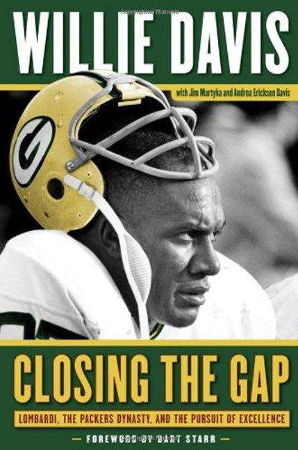 Book cover of Closing the Gap: Lombardi, the Packers Dynasty, and the Pursuit of Excellence