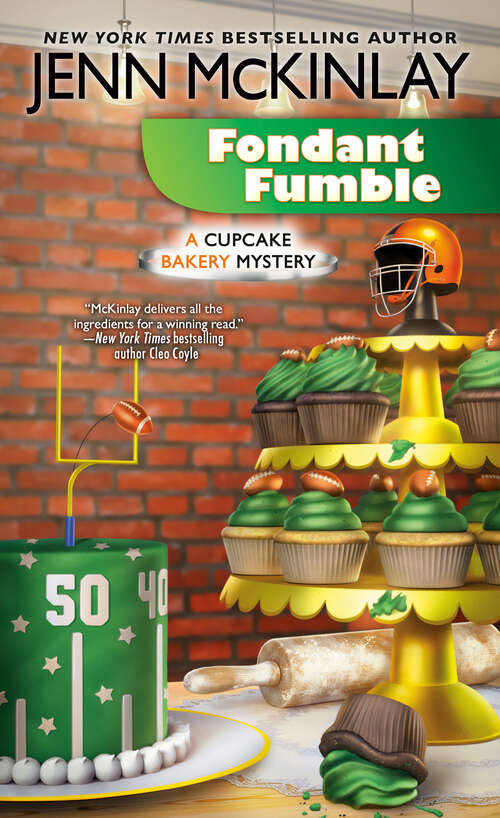 Book cover of Fondant Fumble (Cupcake Bakery Mystery #16)