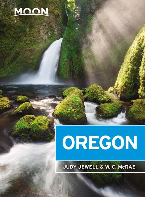 Book cover of Moon Oregon (Travel Guide)