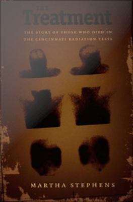 Book cover of The Treatment: The Story of Those who Died in the Cincinnati Radiation Tests