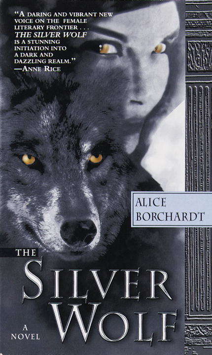 Book cover of The Silver Wolf (Legends of the Wolf #1)